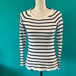 ⭐️ Lilly Pulitzer black and white striped sweater in size xxs